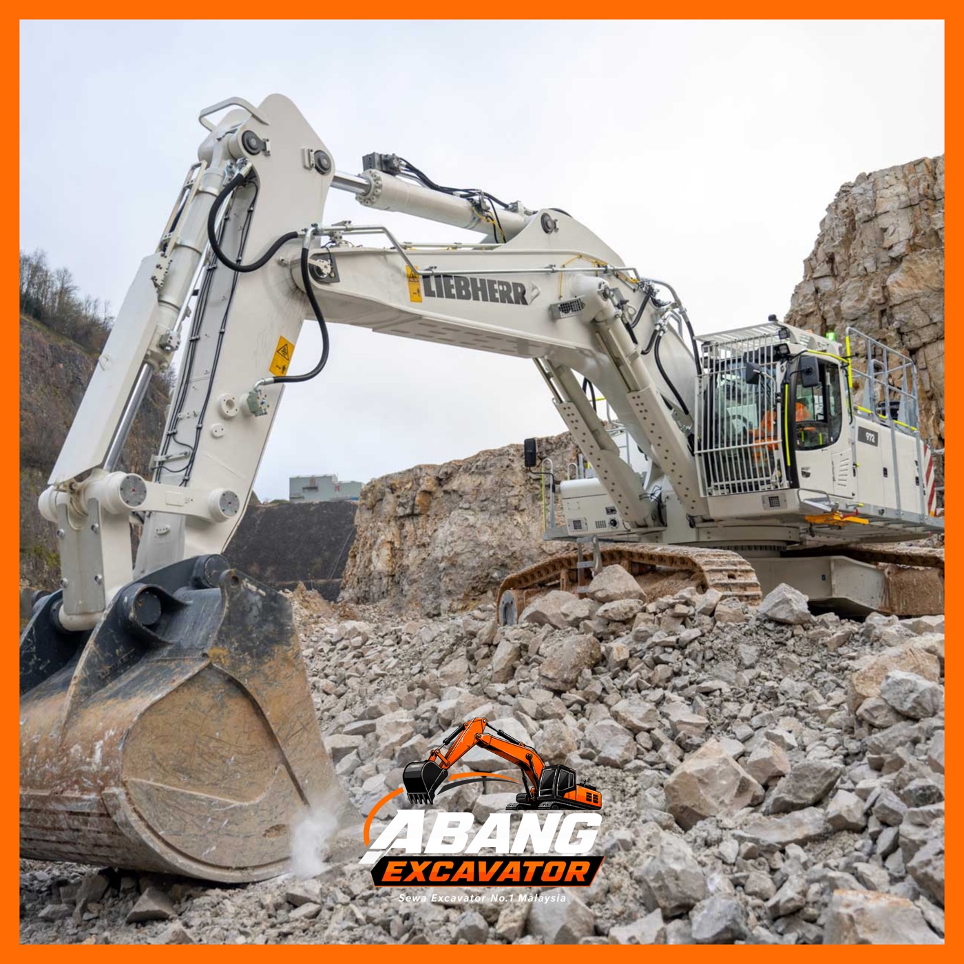Excavator EC400 stabil di lereng curam