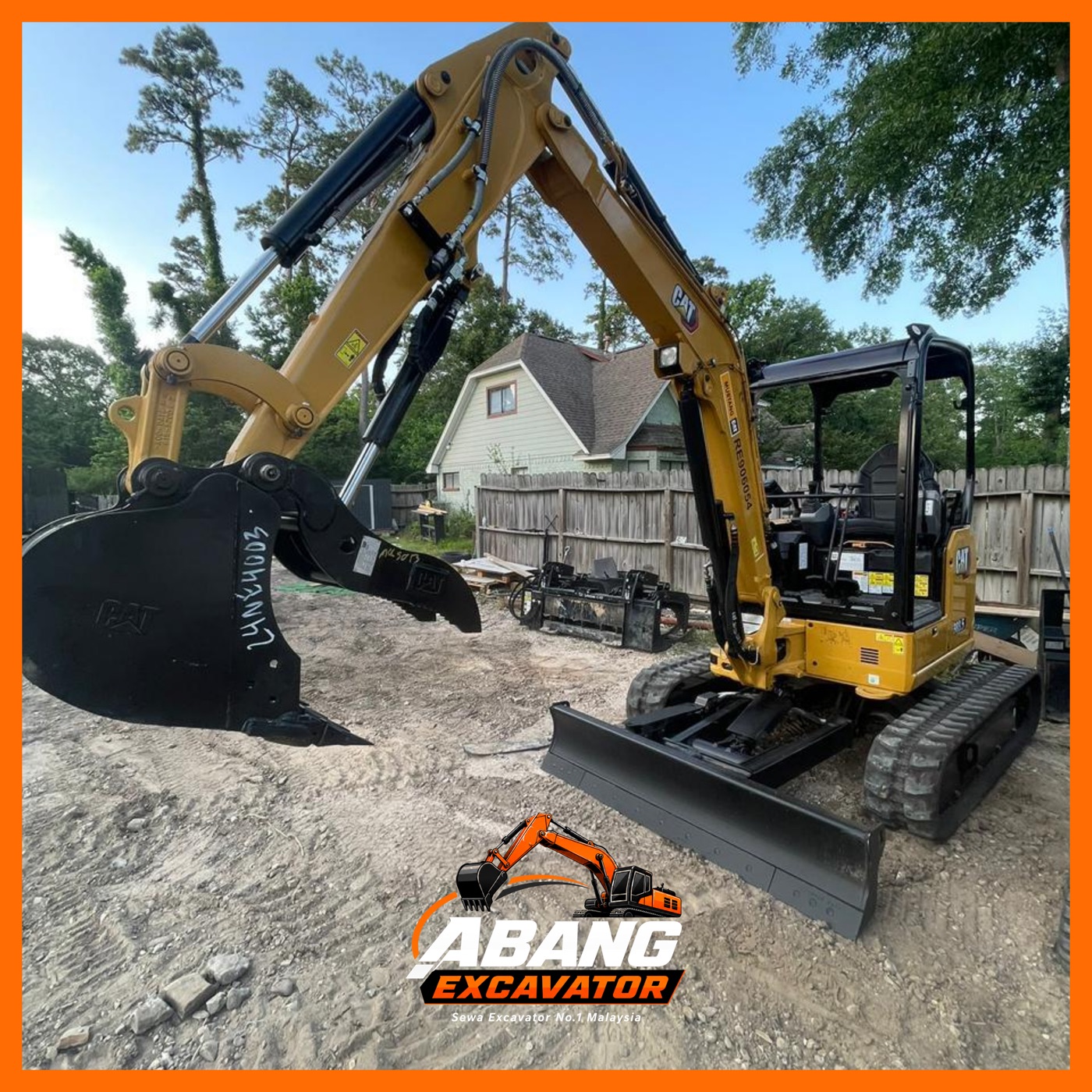 Excavator Volvo EC400 di projek site clearing Iskandar